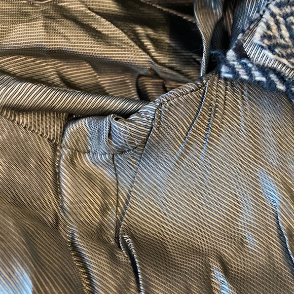 RIANI size 8 / EU 40 beaded collar gray wool blazer in excellent condition - Picture 11 of 13